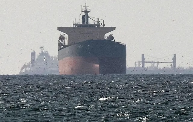 Iran closes Strait of Hormuz again