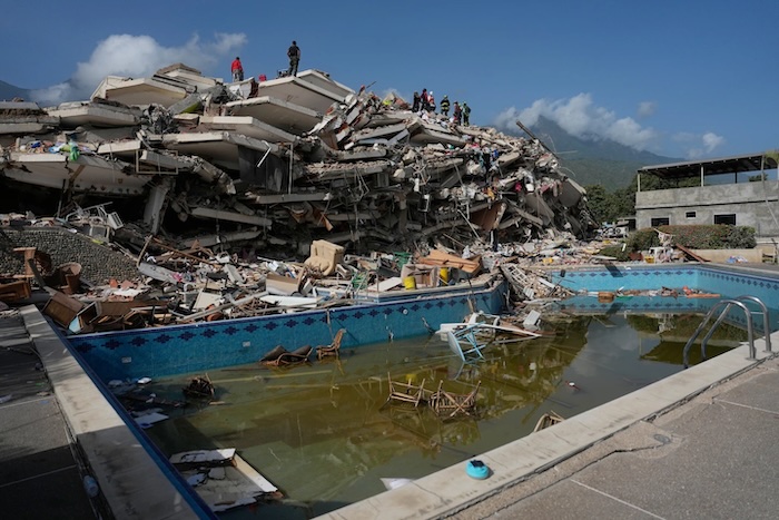 Desperation mounts in Venezuela as the quake death toll rises to 1430